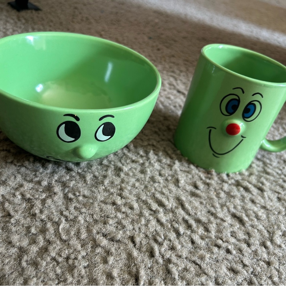 Green Smiley Face Kids Bowl and Mug Set 80s